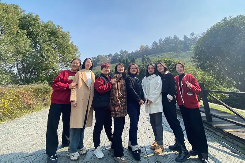 女员工户外团建