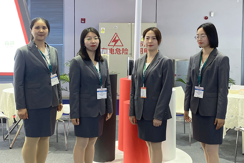 女职员展厅合影